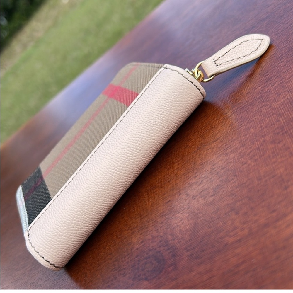 Burberry NWT Tan and Red Checkered Wallet - Picture 6 of 7